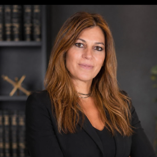 תמונת עורכת דין, נירית עוז 